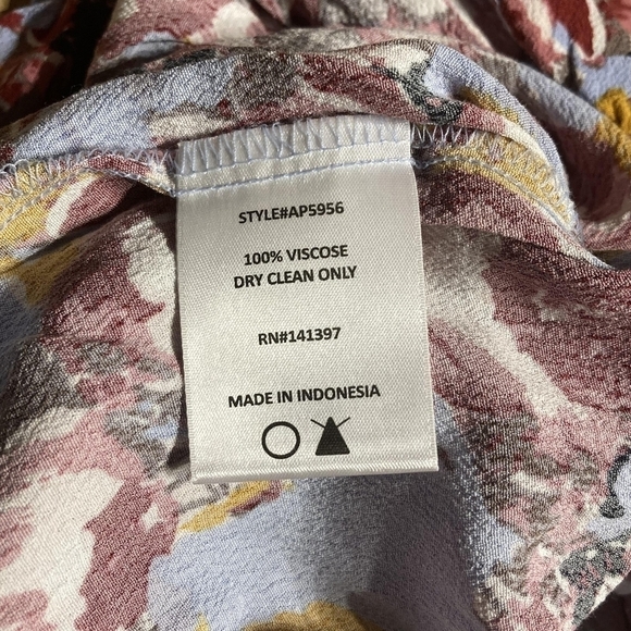 ASTR Blue Floral Print Romper Women's Medium M Long Sleeve Tie Waist Shorts EUC - Picture 9 of 9